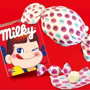 Milly Candy wrap Blanket + Candy Pillow Set . 不二家 Official Merchandise